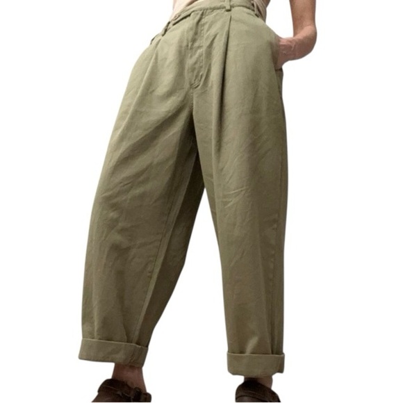 EUC FREE PEOPLE PLEAT FRONT CHINO PANTS IN KHAKI GREEN & WITH BODYSUIT - SIZE 10 - Picture 6 of 16